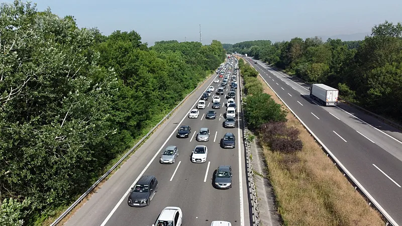 Akın akın gidiyorlar! Kurban Bayramı trafiği böyle görüntülendi | HARİTALI YOL DURUMU - 12