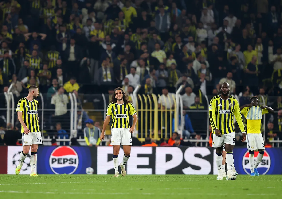fenerbahceden-surpriz-galatasaray-derbisi-plani-1792741638096.jpg Kartal'dan sürpriz plan! Galatasaray derbisinde mevkiler değişecek: Ake yerine forma o ismin-2