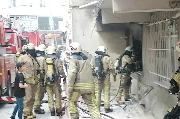 İstanbul Esenyurt'ta bir binada yangın: 1 yaralı