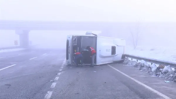 son-dakika-istanbul-havalimaninda-gorevli-polisleri-tasiyan-minibus-catalcada-devrildi-2si-agir-10-polis-yaral-1643524906236.jpg SON DAKİKA: İstanbul Havalimanı'nda görevli polisleri taşıyan minibüs Çatalca'da devrildi! İstanbul Valisi'nden son dakika açıklaması-2