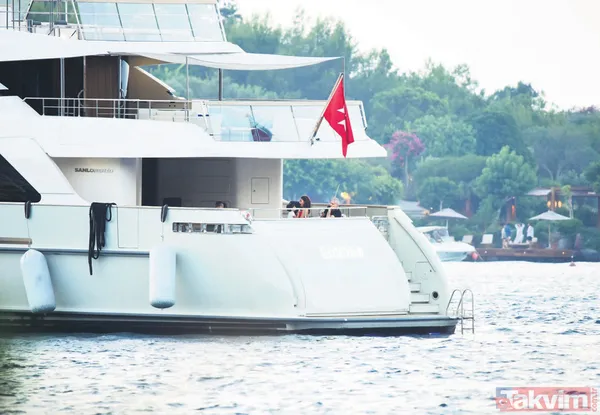 Bodrum'da lüks yatta sevgilisi Samar Dadgar ve oğlu ile görüntülenen Özcan Deniz'in düşünceli halleri dikkat çekti - 9