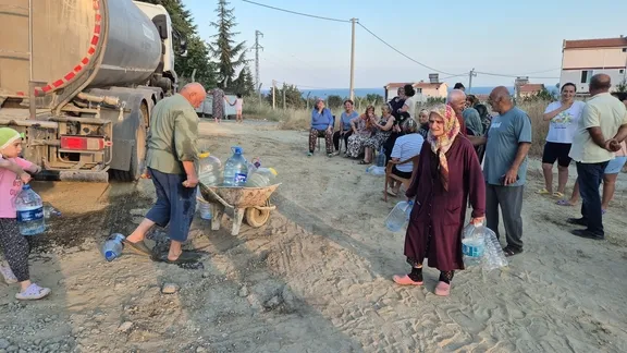 Tekirdağ'da 90’lar geri döndü! Bidonlarla yaşam mücadelesi kamerada!