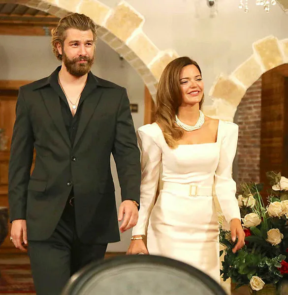 ayaginin-tozuyla-gelen-barbaroslar-camdaki-kiza-karsi-direnc-kaybinda-reyting-pastasinda-dilim-savaslari-basladi-zirvenin-hakimi-1633255641103.jpg Reyting pastasında dilim savaşları başladı! Ayağının tozuyla gelen Barbaroslar, Camdaki Kız'a karşı direnç kaybında! Zirvenin hakimi...-7