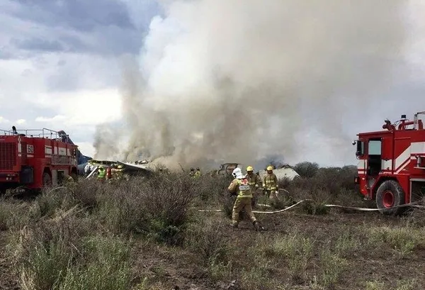 Son dakika: Meksika'da içinde 101 kişi bulunan yolcu uçağı düştü-1