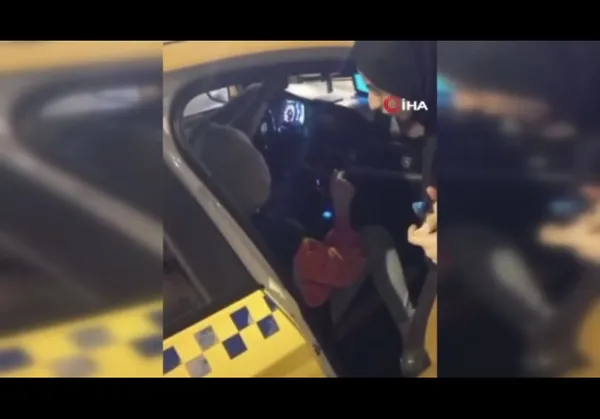 istanbulda-taksicilerin-yuzsuzlugu-zirve-yapti-taksici-taksimetre-ucretinin-uzerine-10-tl-harclik-istedi-1651824935080.jpg İstanbul'da taksicilerin yüzsüzlüğü zirve yaptı! Taksici taksimetre ücretinin üzerine 10 TL harçlık istedi-2