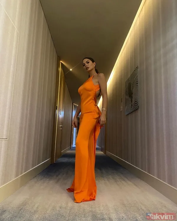 Demet Özdemir derin yırtmaç ve beline kadar sırt dekoltesiyle tupturuncu! Acun Ilıcalı projesi olduğu iddia edilmişti - 11