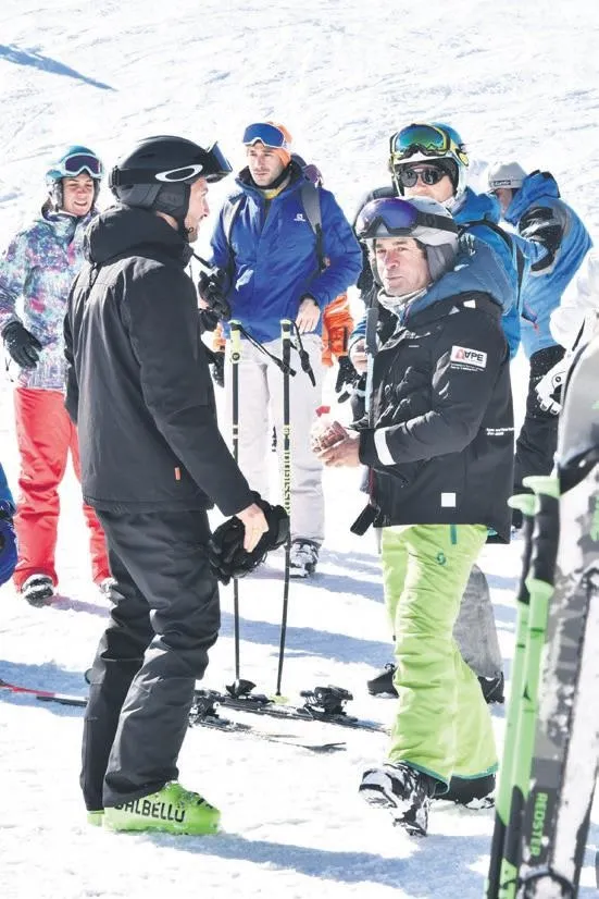 simit-cikisiyla-gundeme-gelen-hulya-avsardan-soke-eden-karar-artik-sokakta-1644259551442.jpeg Simit çıkışıyla gündeme gelen Hülya Avşar'dan şoke eden karar! Artık sokakta...-5