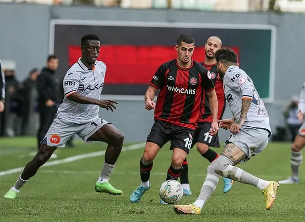 basaksehir-ceyrek-finalde-karagumruku-penaltilarda-gectiler-1674053854833.jpeg Başakşehir çeyrek finalde! Karagümrük'ü penaltılarda geçtiler-3