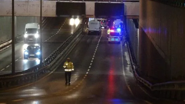 İzmir'de gece yarısı korkunç son! Yolda aracına yakıt doldururken otomobilin çarptığı adam hayatını kaybetti-5