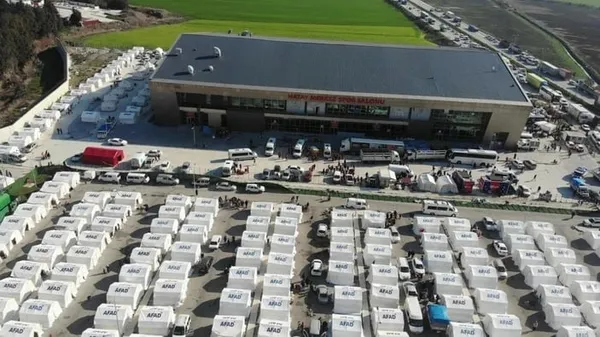 asrin-seferberligi-yeni-hatay-stadyumu-depremzedeler-icin-cadir-kente-donustu-1676035258263.jpg Asrın seferberliği: Yeni Hatay Stadyumu depremzedeler için çadır kente dönüştü-3