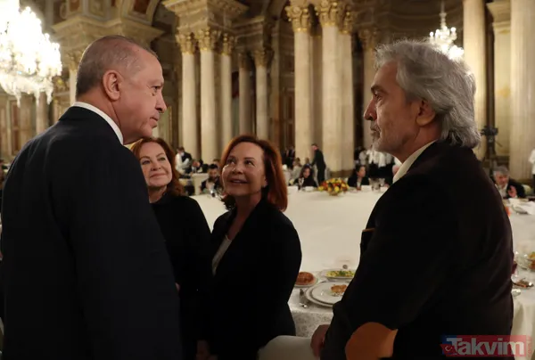 Hakan Ural Dolmabahçe Sarayı’nda gerçekleşen iftardan Başkan Recep Tayyip Erdoğan ile fotoğrafını paylaştı: "Sevmek ayıp mı yahu" - 34