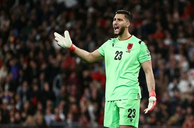 Fenerbahçe kaleci transferi için düğmeye bastı: 1 numara Strakosha!