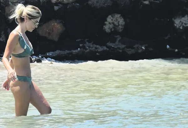 Mustafa Sandal, sosyetik sevgilisi Melis Sütşurup ile tatilde-1