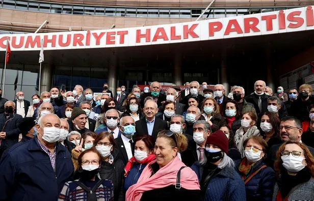 CHP’nin yoksul emekli kadın tiyatrosu! Evine ekmek alamıyor denilen kadının alkol sefasında fotoğrafları çıktı