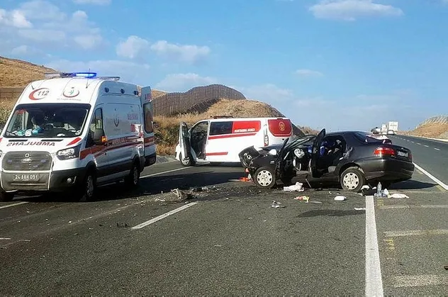 Son dakika: Erzincan’da korkunç kaza: 2 ölü, 4 yaralı