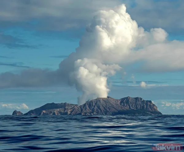 Yeni Zelanda'da Whakaari Yanardağı 18 yıl sonra patladı! Okyanus ikiye ayrıldı - 2