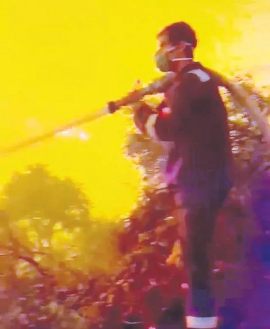 Ünlü oyuncu İbrahim Çelikkol, oturduğu yerden ahkam kesenlerin aksine alevlerin içine daldı-2