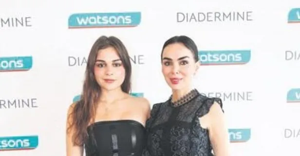 Kızıyla davette