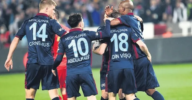 Djaniny ilk golü hazırladı ikinci gole de imzasını attı! Trabzon Kayseri'yi iki farklı geriye düştüğü maçta devirdi