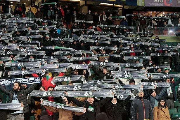 konyaspor-taraftarlari-ahmet-caliki-unutmadi-macin-6-dakikasinda-1642527156442.jpeg Konyaspor taraftarları Ahmet Çalık’ı unutmadı! Maçın 6. dakikasında...-1