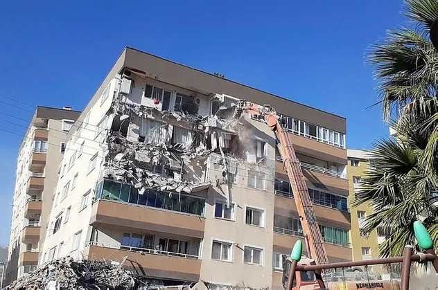 İzmir'de deprem felaketi sonrası ikinci tehlike! Kanser riskini arttırıyor