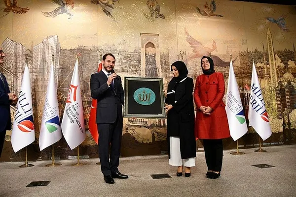 Bakan Albayrak İstanbul'da şehit yakınlarına yardım töreninde konuştu-1