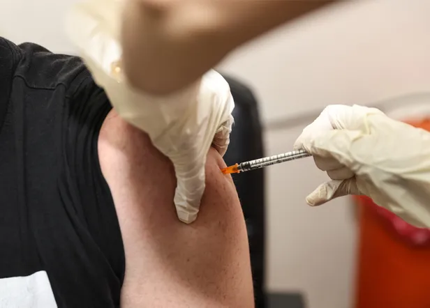 15-yas-ustu-asi-basladi-mi-15-yas-ustu-asi-ne-zaman-baslayacak-10-11-12-13-14-15-16-17-yas-asi-ne-zaman-1629094574159.jpg 15 yaş üstü aşı başladı mı? 15 yaş üstü aşı ne zaman başlayacak? 10-11-12-13-14-15-16-17 yaş aşı ne zaman?-2