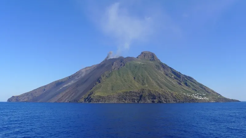7-bin-yillik-sessizlik-bitti-dunyanin-en-tehlikeli-volkani-yeniden-aktif-1775915053433.jpg 7 bin yıllık sessizlik bitti: Dünyanın en tehlikeli volkanı yeniden aktif-6