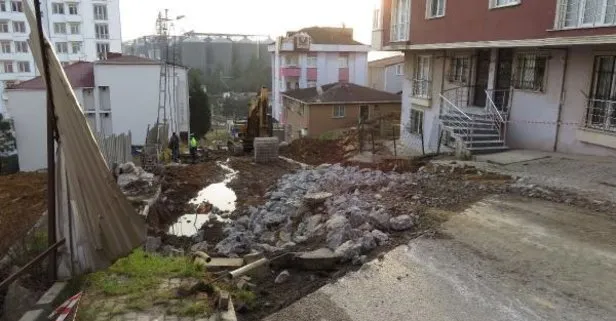 Pendik’te yol çöktü: 2 bina tedbir amaçlı tahliye edildi