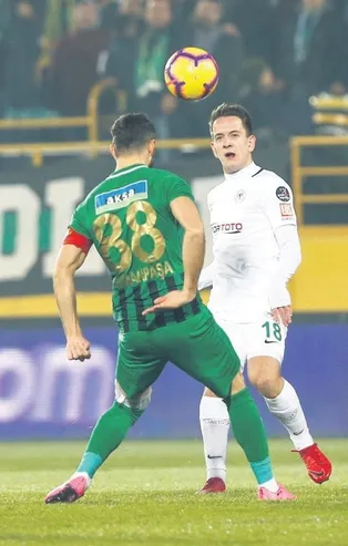 Akhisar-Konya maçında sevinen yok