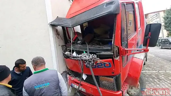 Kocaeli'de facianın eşiğinden dönüldü: Park halindeyken kamyon hareket etti! - 1