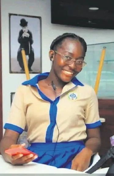 ABD'de sahne alan Taylor Swift 3,5 saat yağmurun altında şov yaptı: Hayranları "yağmur suyunu" satışa çıkardı!-6