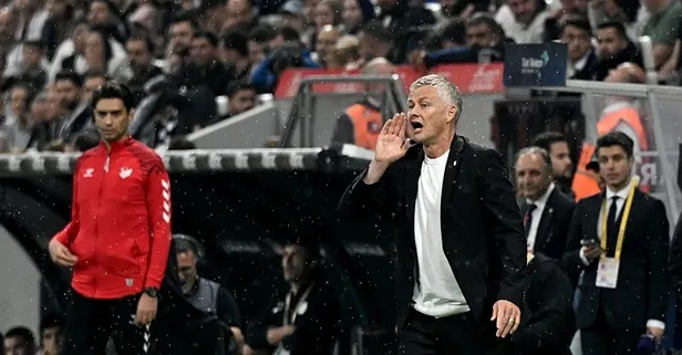 Taraftardan Solskjaer ve futbolculara ıslıklı protesto