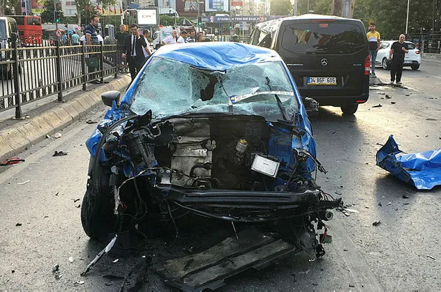 Beşiktaş'ta feci kaza ucuz atlatıldı