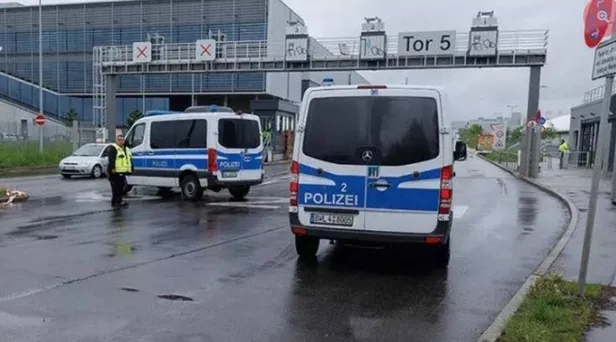 bay-bay-kemalden-gaz-alan-eli-kanli-teroristler-yurtdisinda-saldiriya-gecti-2-turk-vatandasi-katledildi-1683829855937.jpeg Kemal Kılıçdaroğlu'nun ortağı HDPKK saldırıya geçti! Almanya'da 2 Türk vatandaş vahşice katledildi-5