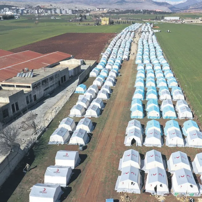 Kızılay asrın felaketinde  2 bin çalışanı ve 4 bin gönüllüsüyle hizmet ordusu kurdu