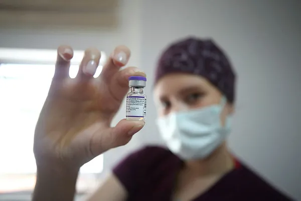 koronavirus-sahtekarliginda-akilalmaz-detaylar-yarim-doz-asi-sahte-asi-karti-bos-sise-satisi-1631524414776.jpg Koronavirüs sahtekarlığında akılalmaz detaylar! Yarım doz aşı, sahte aşı kartı, boş şişe satışı...-5