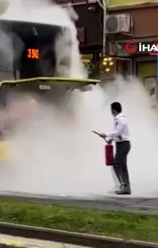 Yılın son gününde de aynı manzara! Adres farklı manzara aynı! Yine İETT yine arıza!