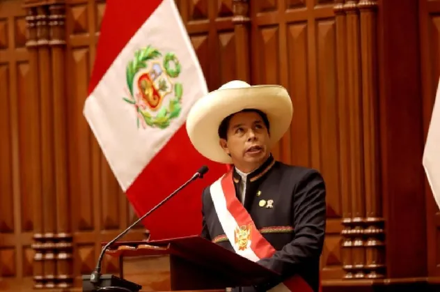 Hükümeti devirmekle suçladığı Kongre'yi fesheden Peru Cumhurbaşkanı Pedro Castillo gözaltına alındı