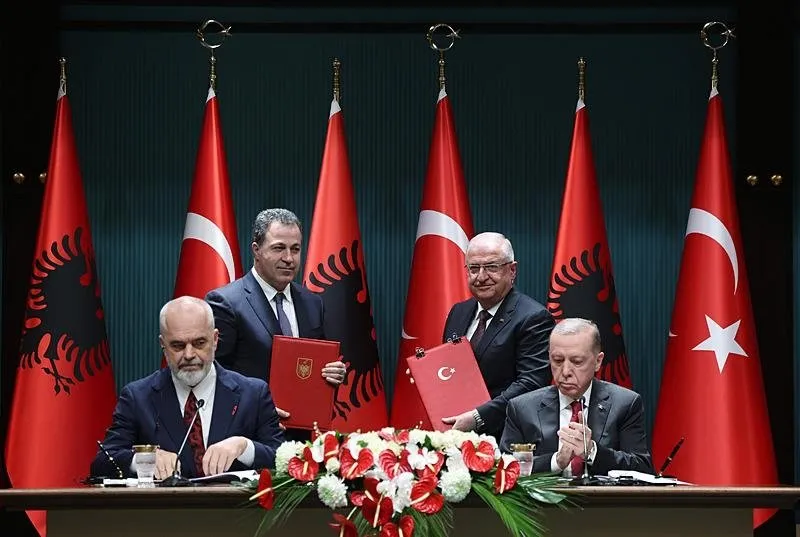 Toplantının ardından Erdoğan ve Rama'nın huzurunda, Arnavutluk Cumhuriyeti Hükümeti ile Türkiye Cumhuriyeti Hükümeti Arasında Askeri Çerçeve Anlaşması imzalandı. Türkiye adına anlaşmaya, Milli Savunma Bakanı Yaşar Güler imza attı.