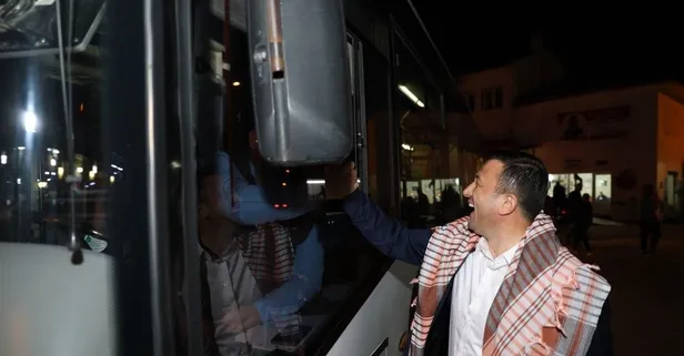 Cumhur İttifakı İzmir Belediye Başkan adayı Hamza Dağ ile belediye şoförü arasında renkli görüntüler: Beraber kazanacağız