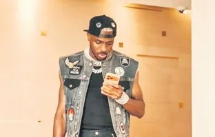 Nijeryalı yıldız futbolcu Victor Osimhen’in 32 milyonluk dev kolyesi