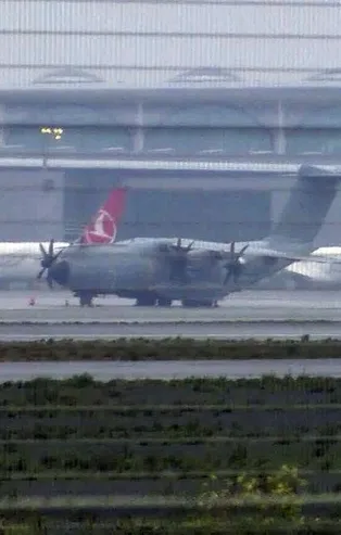 Son dakika: İngiliz Hava Kuvvetleri uçağı, sağlık ekipmanları için İstanbul’da