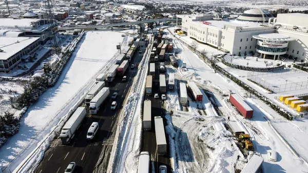 son-dakika-istanbul-valisi-ali-yerlikayadan-vatandaslara-cagri-hadimkoy-giseler-arnavutkoy-arasindaki-araclari-1643194385748.jpg SON DAKİKA: İstanbul Valisi Ali Yerlikaya'dan vatandaşlara çağrı: Hadımköy Gişeler-Arnavutköy arasındaki araçlarınızı alın yoksa çekeceğiz-5