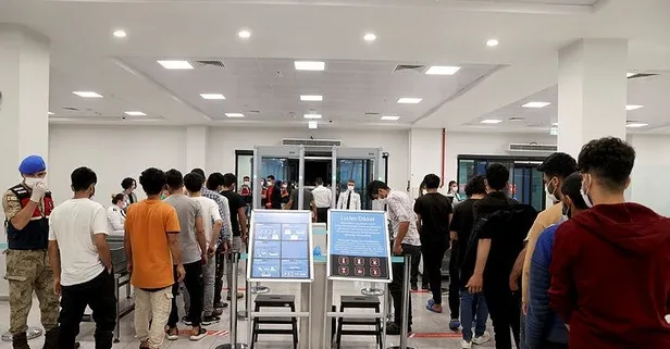 Afganistan uyruklu 221 düzensiz göçmen sınır dışı edildi