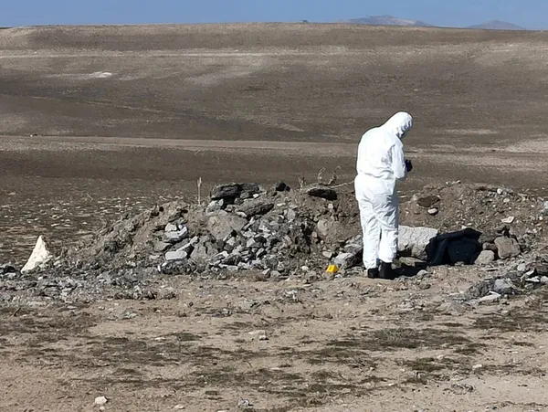 esiyle-iliskisi-oldugunu-iddia-ettigi-adami-oldurdu-uzerini-molozla-kapatti-1615277171736.jpg Eşiyle ilişkisi olduğunu iddia ettiği adamı öldürdü! Üzerini molozla kapattı-3