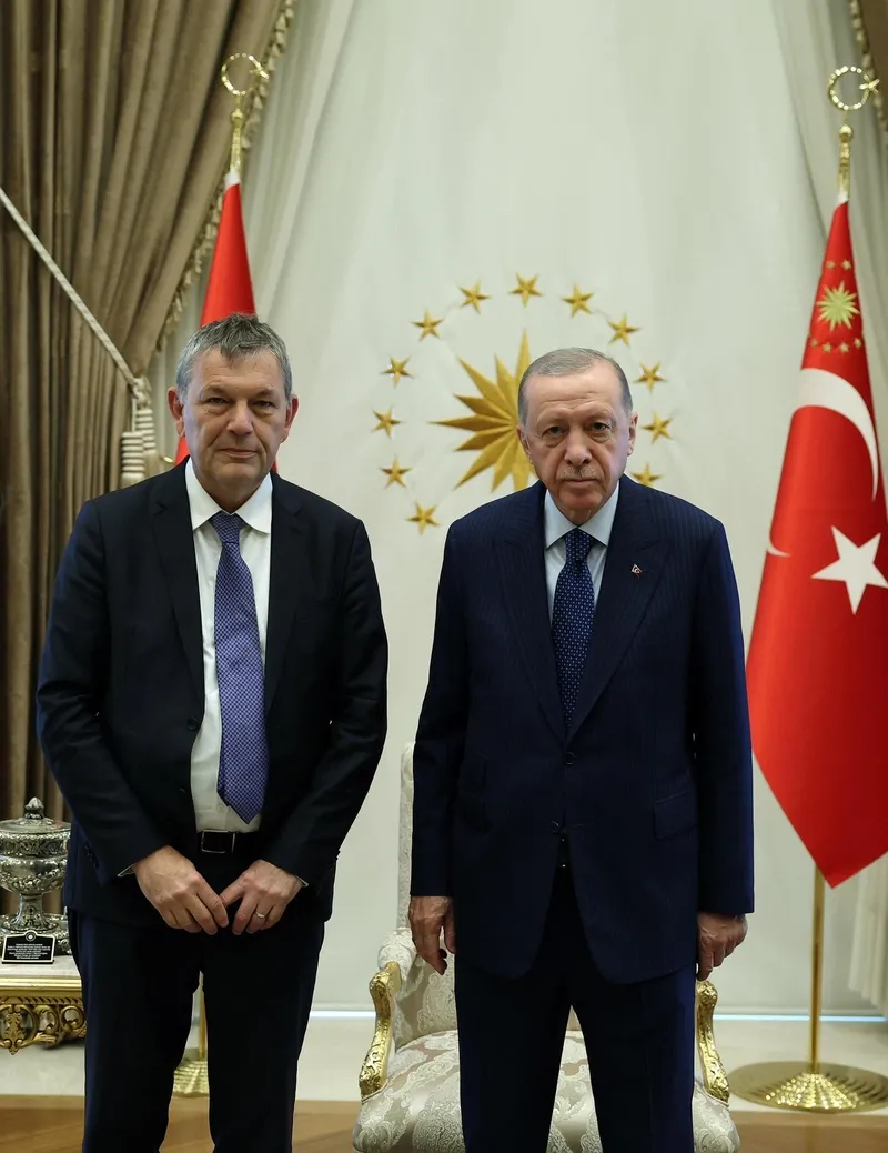 cin-rusya-ankara-brezilya-brics-trafigi-baskan-erdogandan-onemli-kabul-1718189680799.jpeg Çin, Rusya, Ankara, Brezilya... BRICS trafiği! Başkan Erdoğan'dan önemli kabul | Bakan Fidan ve Vieira'dan ortak basın toplantısı-11