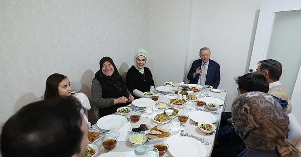 Başkan Erdoğan Fidan ailesinin iftar sofrasına konuk oldu: Çocuklarla sohbet etti hediyeler verdi