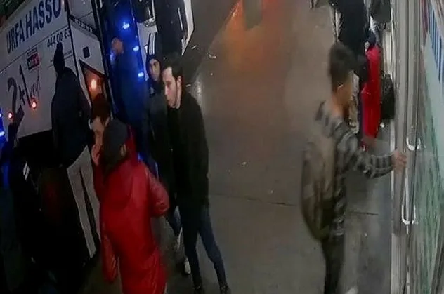 Altın dolu çantayla kaçıyorlardı... Yakalandılar!