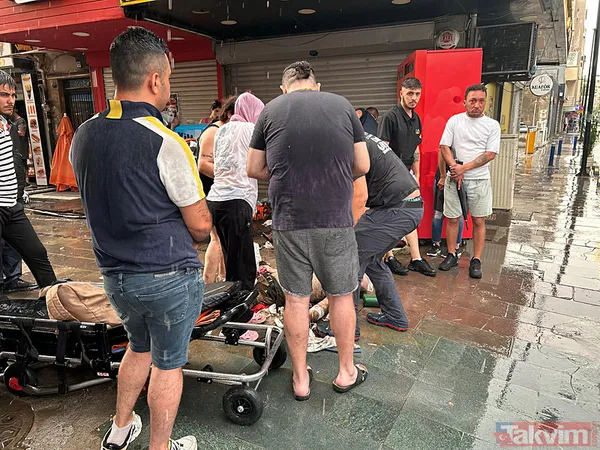 İzmir'de kent merkezi sularla doldu: Ağaçlar devrildi, araçlar gidemedi | Sokakta 2 kişi elektrik akımına kapılarak hayatını kaybetti - 42